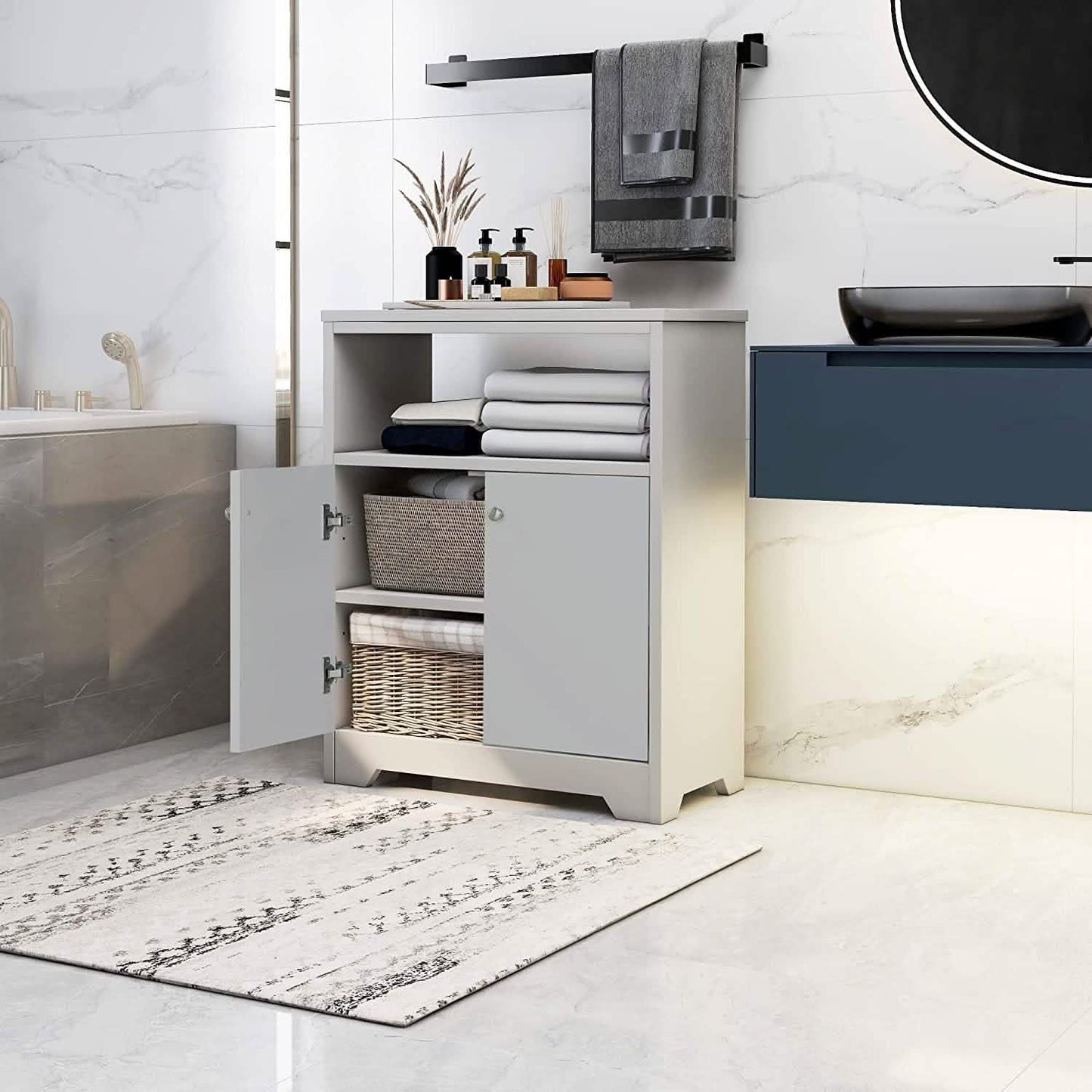 Badezimmerschrank mit zwei Türen und verstellbaren Einlegeböden