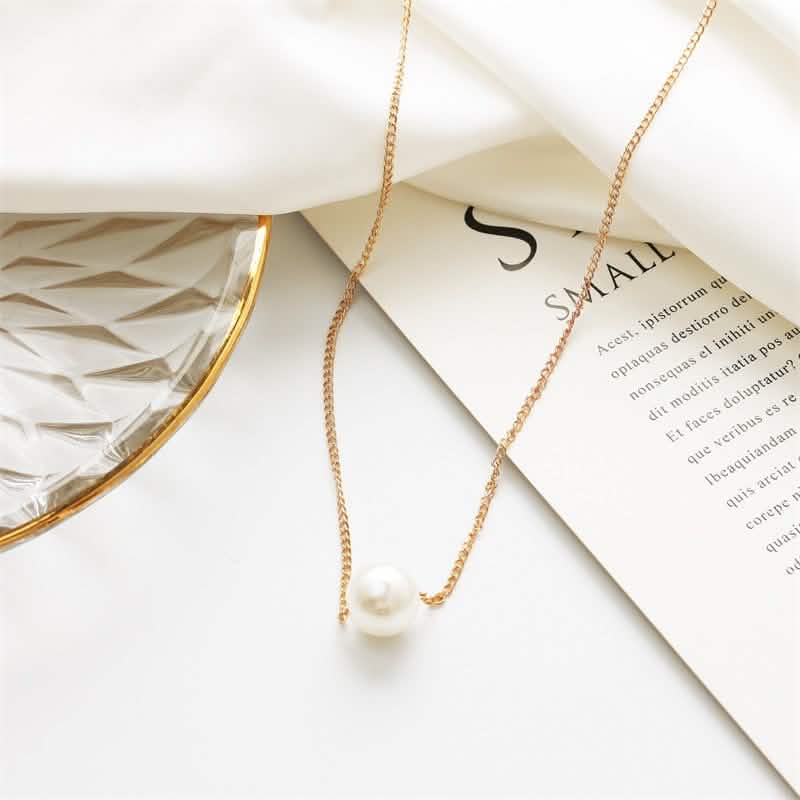 Minimalistische weiße Perlenkette für Damen – elegantes Statement-Collier
