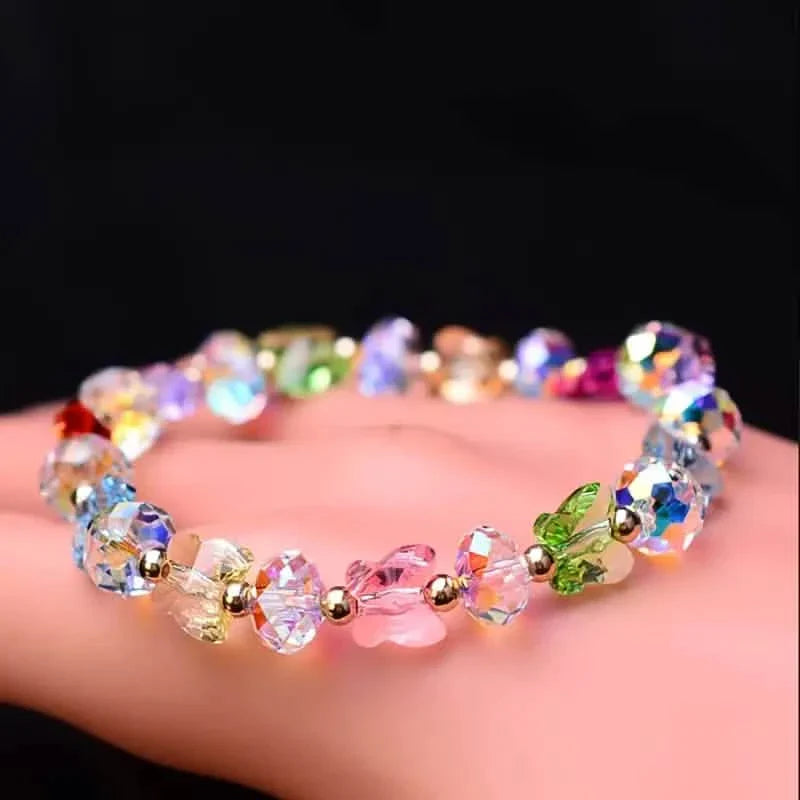 Schmetterlingsförmiges Armband mit künstlichen Kristallperlen
