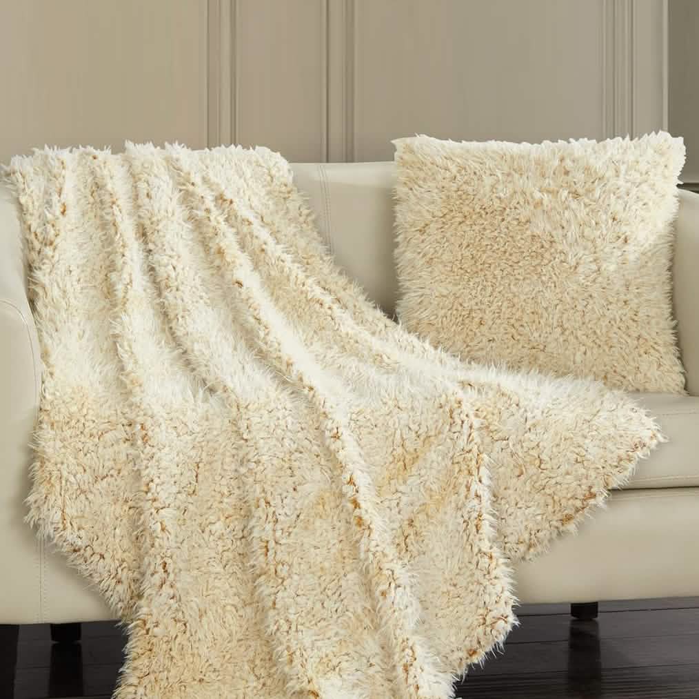 Kuscheldecke und Kissen-Set