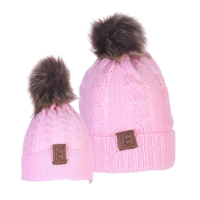 Schicke Pompon-Mützen für Mama und Kind