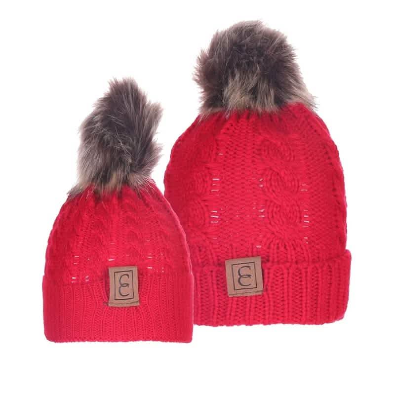 Schicke Pompon-Mützen für Mama und Kind
