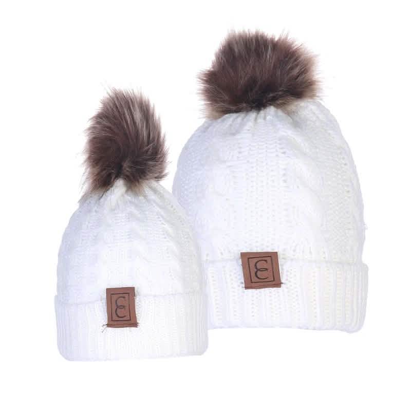 Schicke Pompon-Mützen für Mama und Kind