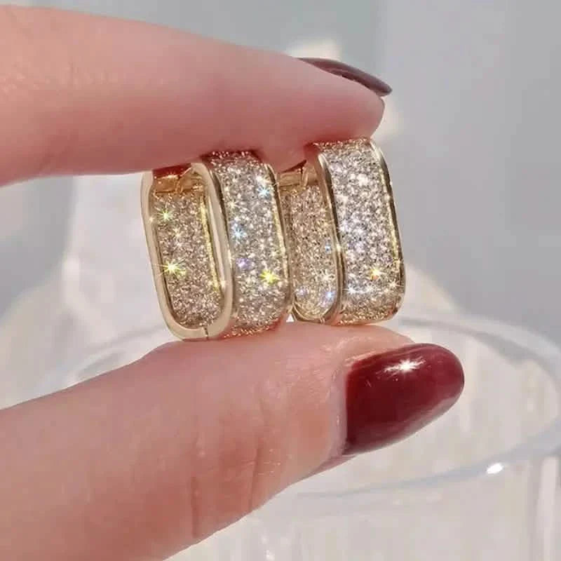 Filigrane gepflasterte CZ-Creolen, 18 Karat vergoldeter Ohrschmuck