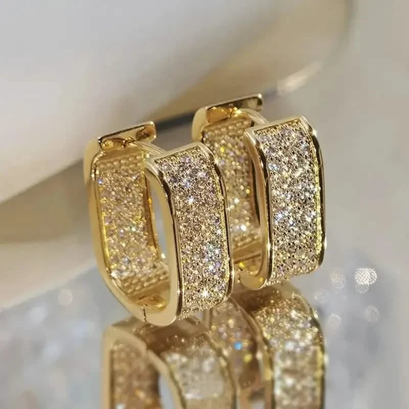 Filigrane gepflasterte CZ-Creolen, 18 Karat vergoldeter Ohrschmuck
