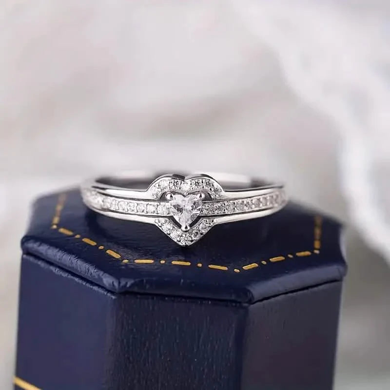Eleganter Herzring aus 925er Sterlingsilber mit funkelnden Zirkonia