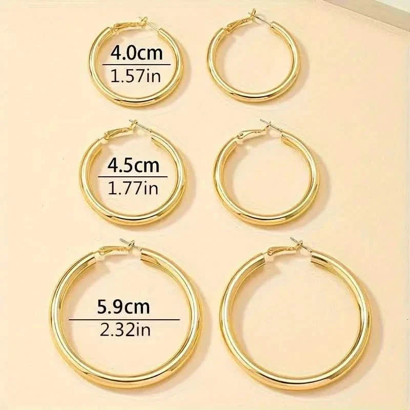 Elegante, trendige und glänzende goldene Creolen