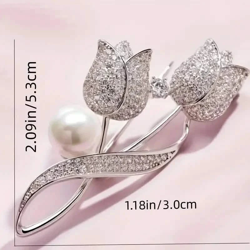 Exquisite tulpenförmige Brosche mit Kunstperlen, verziert mit künstlichem Diamanten
