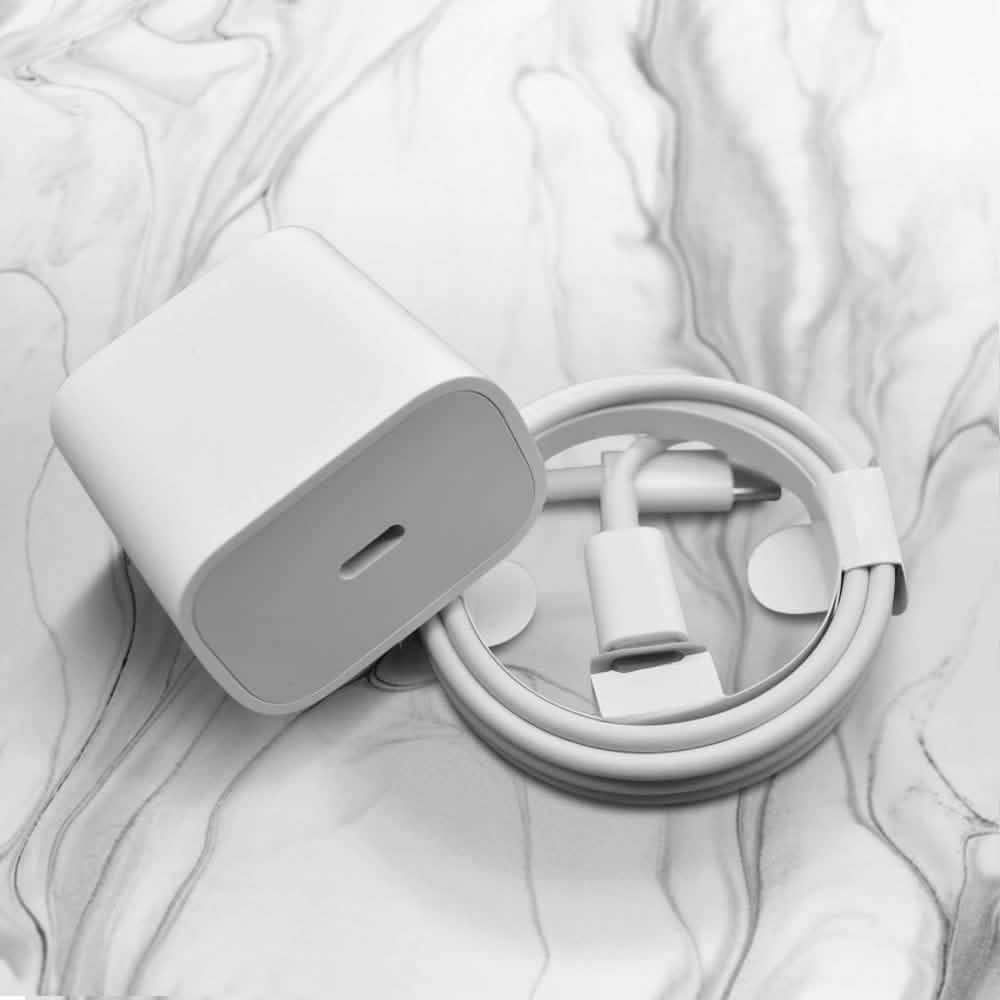 Schnelles USB-C auf Lightning Kabel und 20W Netzteil