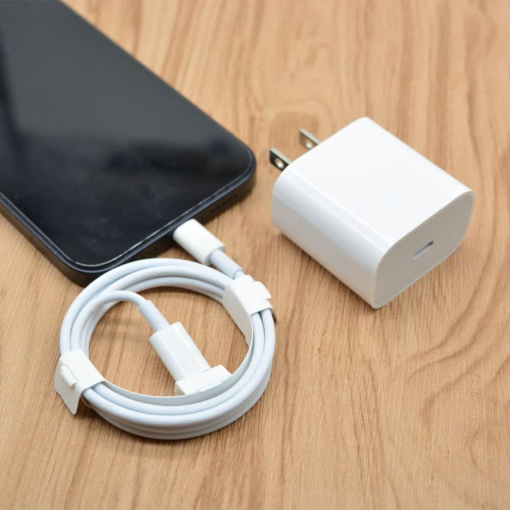 Schnelles USB-C auf Lightning Kabel und 20W Netzteil