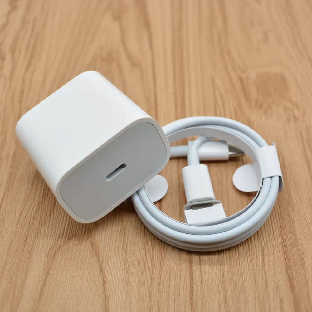 Schnelles USB-C auf Lightning Kabel und 20W Netzteil