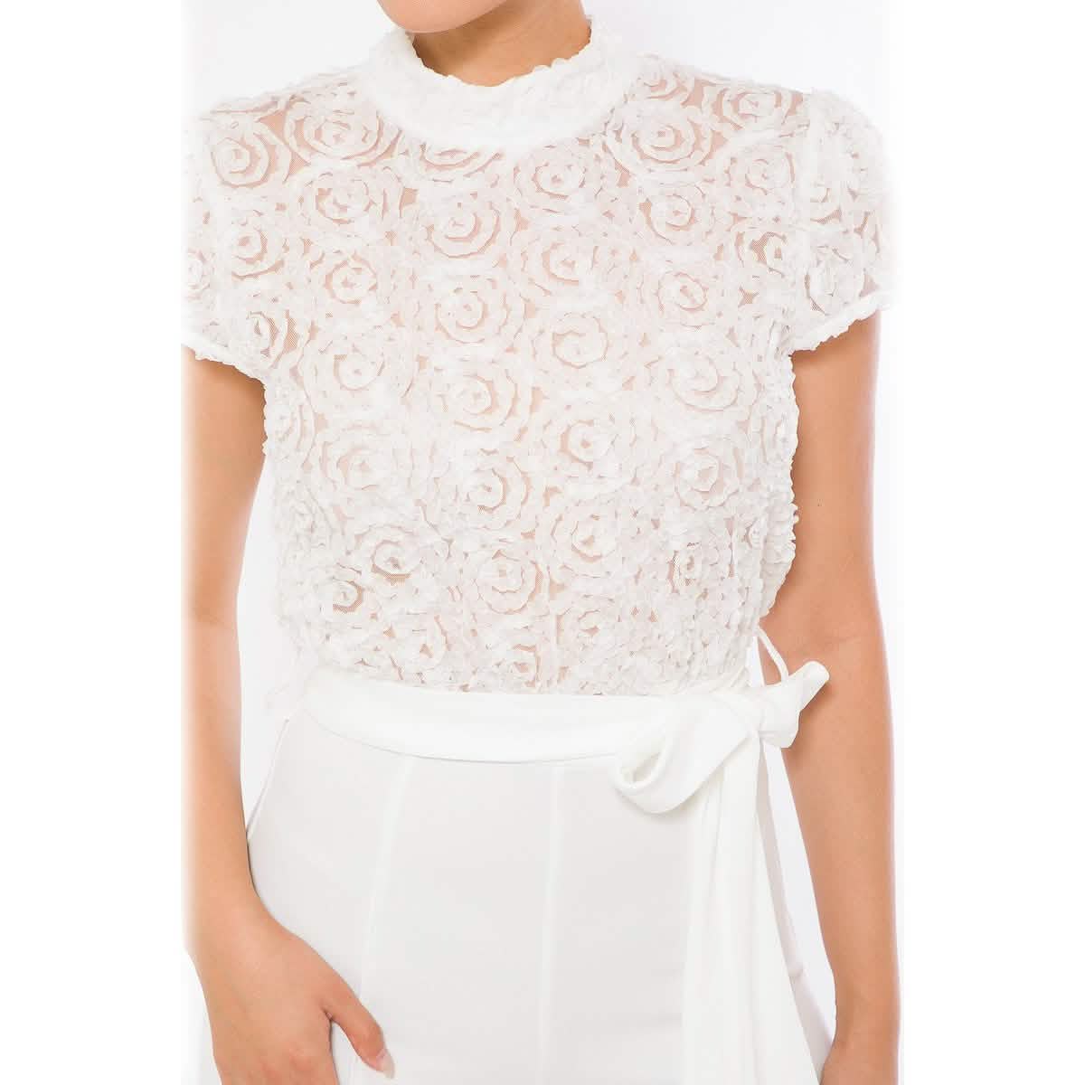 Jumpsuit mit Blumenspitze und modischen Details