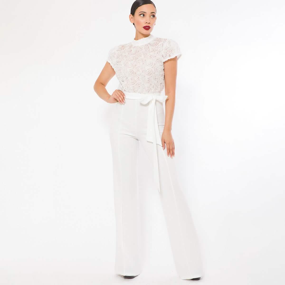 Jumpsuit mit Blumenspitze und modischen Details