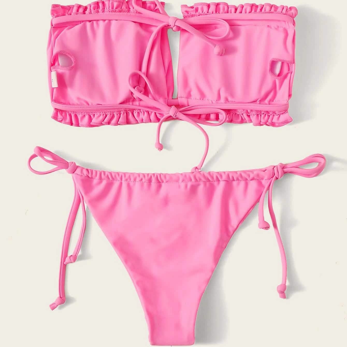 Bikini-Set mit Bandeau-Oberteil mit Rüschensaum und seitlich gebundenem Höschen