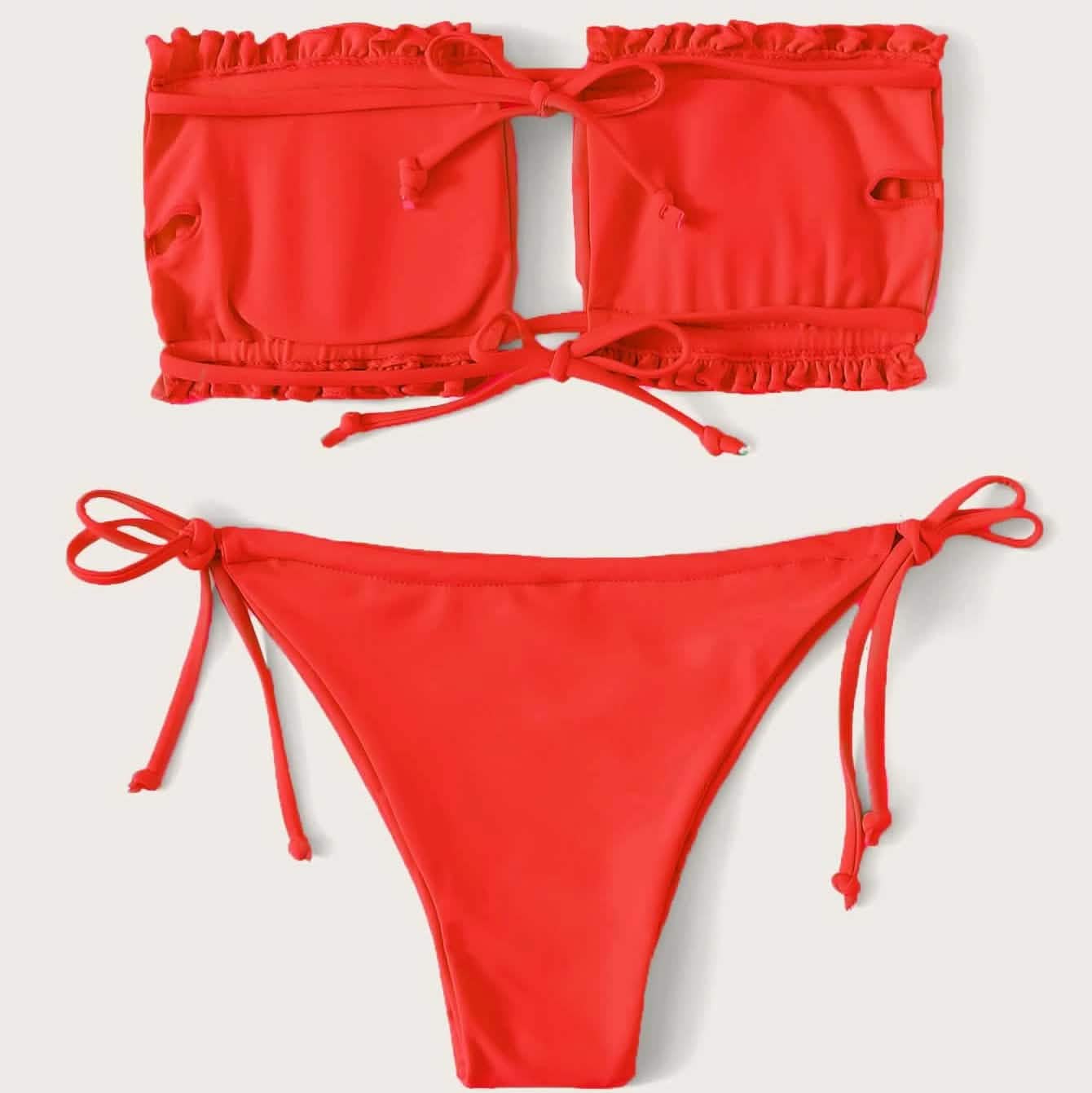 Bikini-Set mit Bandeau-Oberteil mit Rüschensaum und seitlich gebundenem Höschen