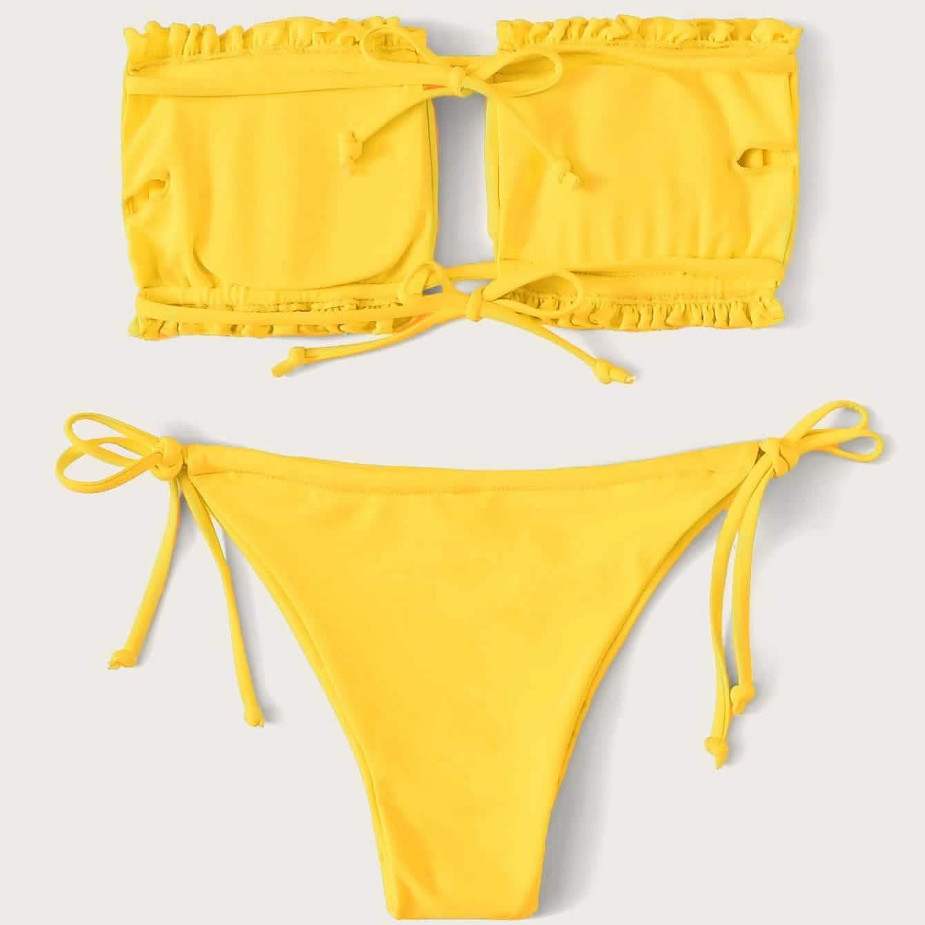 Bikini-Set mit Bandeau-Oberteil mit Rüschensaum und seitlich gebundenem Höschen
