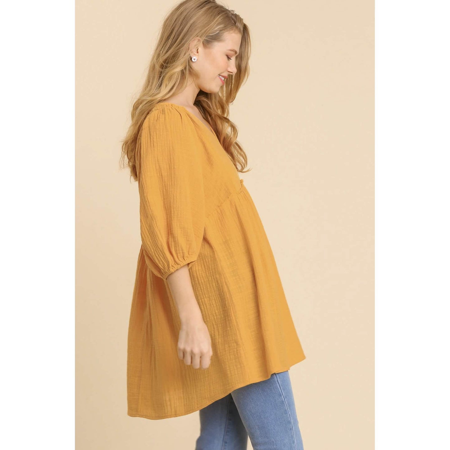 Tunika-Kleid aus Gaze-Slub mit V-Ausschnitt und ausgefranstem Saum
