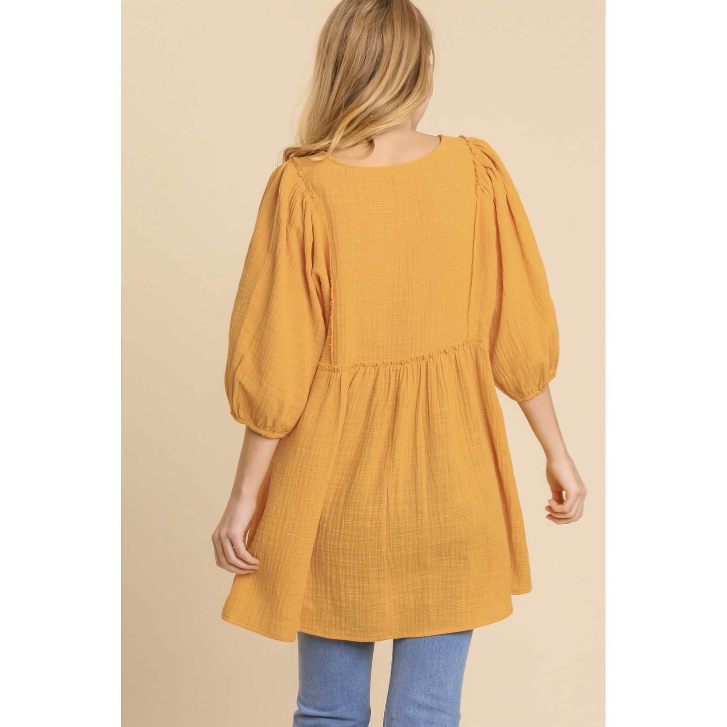 Tunika-Kleid aus Gaze-Slub mit V-Ausschnitt und ausgefranstem Saum