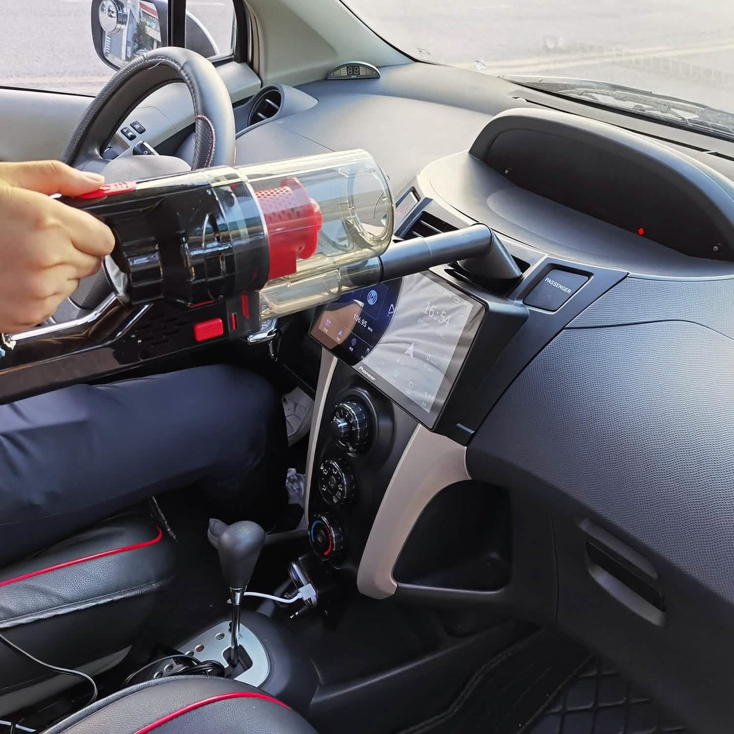 Handstaubsauger fürs Auto mit Zubehörset