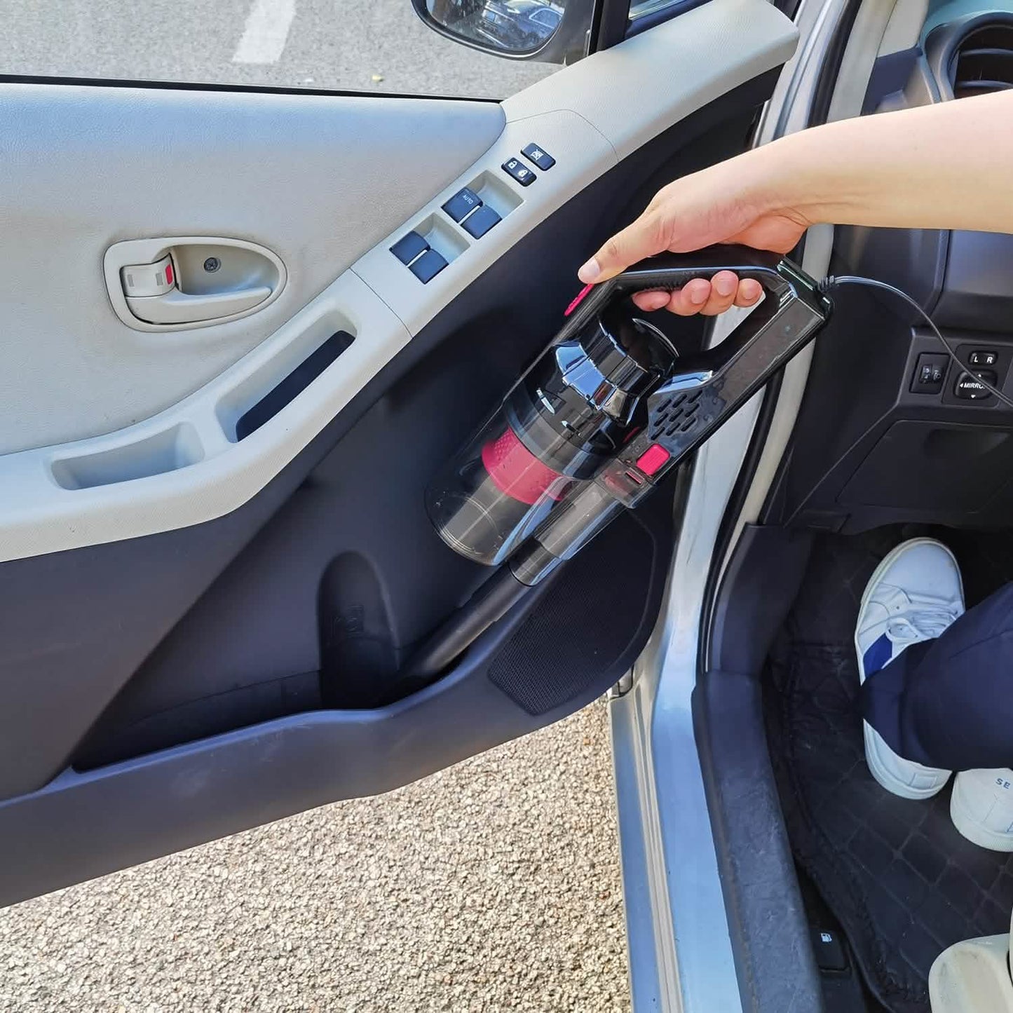 Handstaubsauger fürs Auto mit Zubehörset