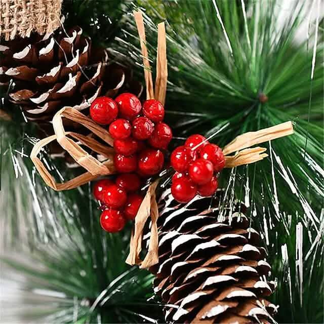 Handgefertigte dekorative Weihnachtskränze