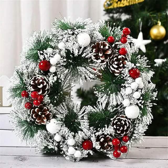 Handgefertigte dekorative Weihnachtskränze