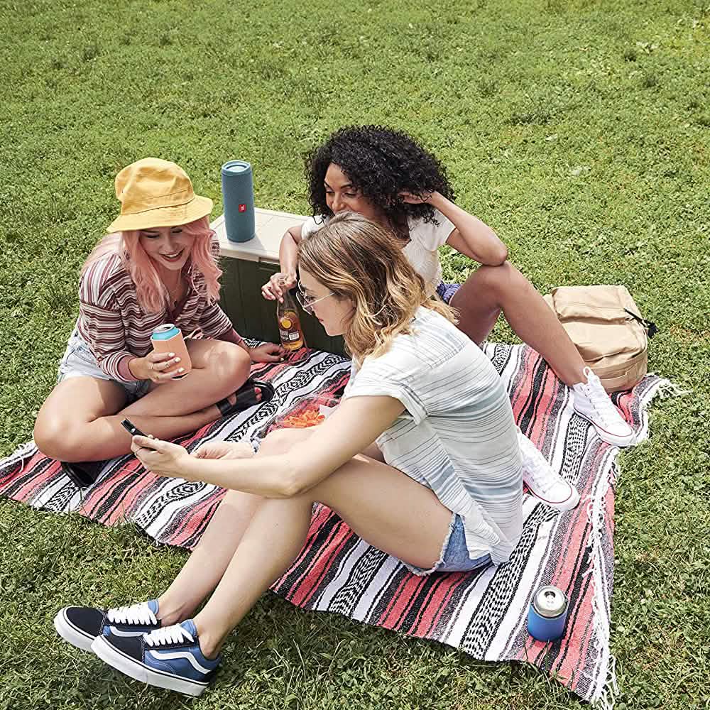 JBL FLIP 5 – Wasserdichter, tragbarer Bluetooth-Lautsprecher aus 100 % recyceltem Kunststoff