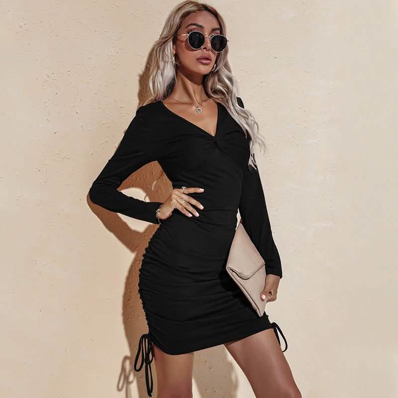 Langärmelige, tiefe, sexy, eng anliegende Bodycon-Minikleider mit Raffungen