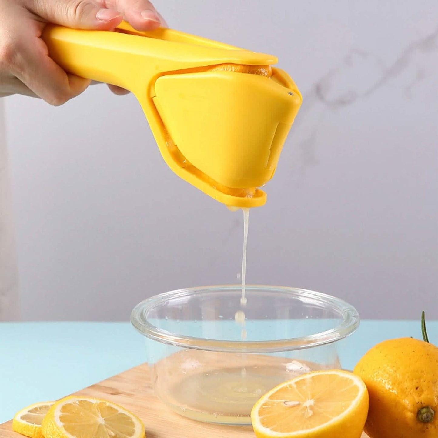 Manuelle Zitronenpresse mit flachem Design