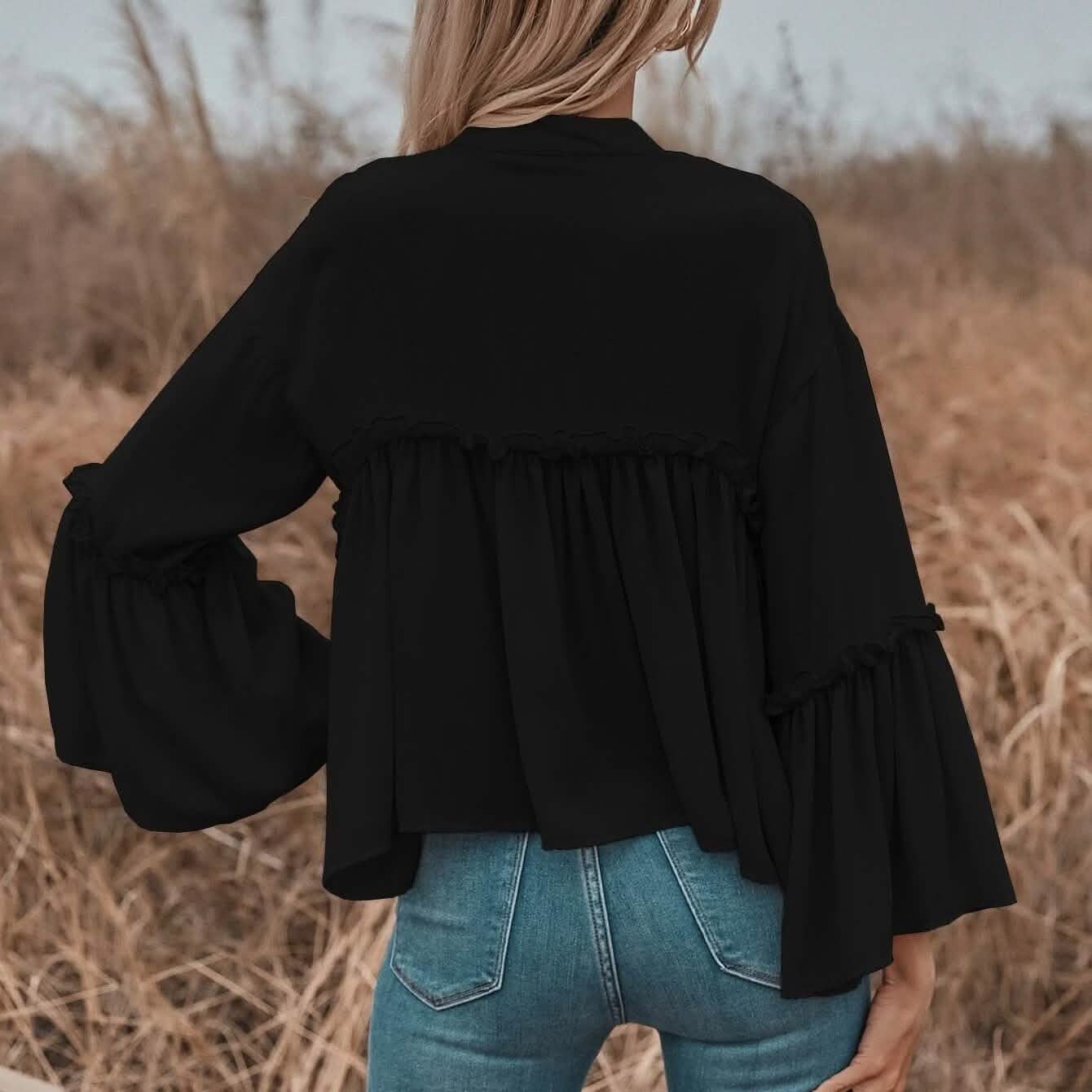 Babydoll-Bluse mit gekerbter Halslinie, Rüschenbesatz und Volantärmeln