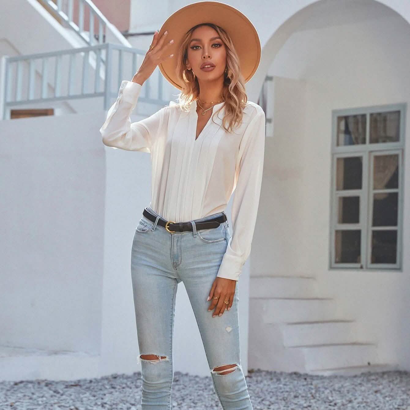 Bluse mit Kerbenhals und plissierter Verzierung