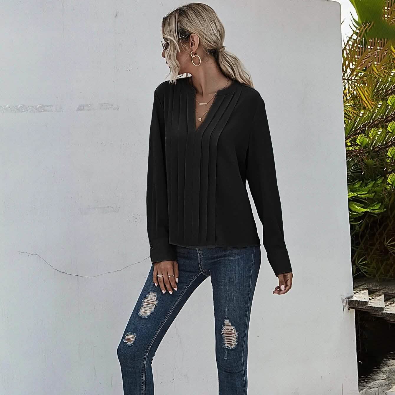 Bluse mit Kerbenhals und plissierter Verzierung