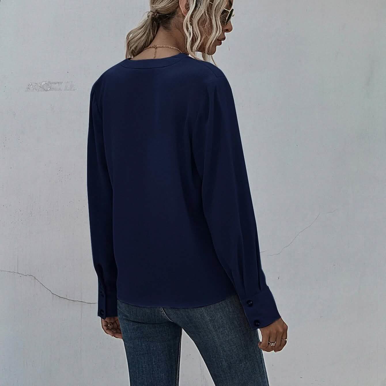 Bluse mit Kerbenhals und plissierter Verzierung