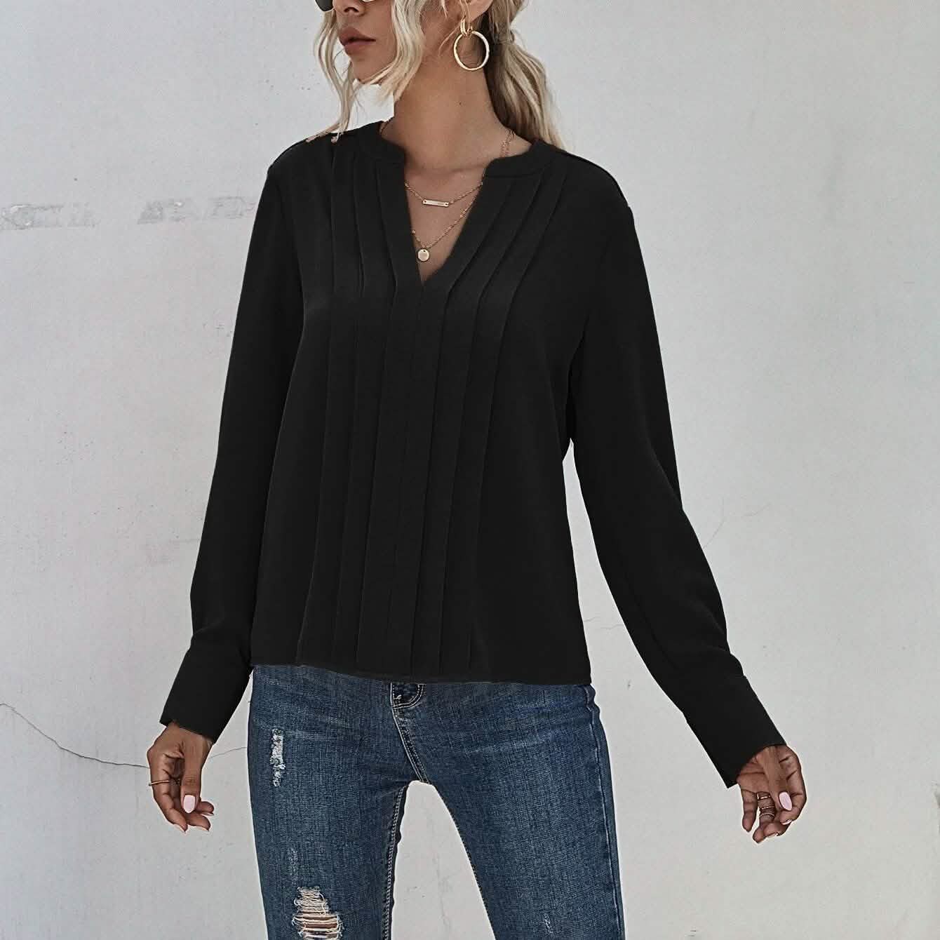 Bluse mit Kerbenhals und plissierter Verzierung