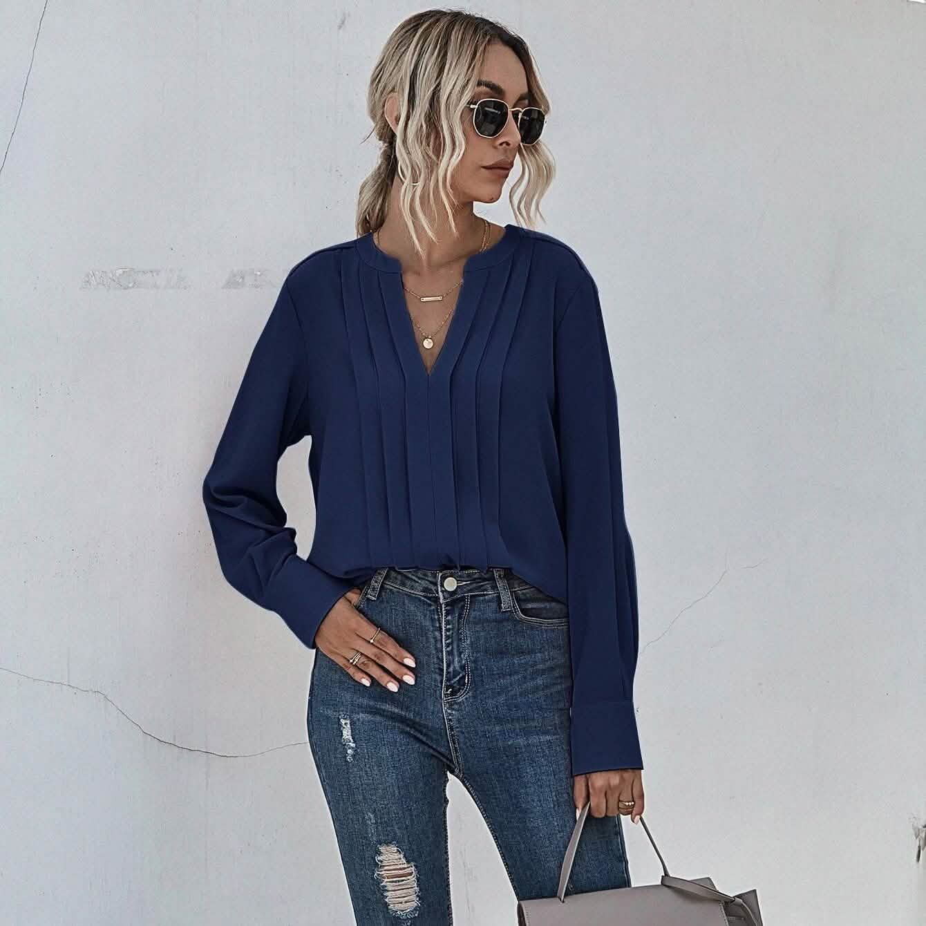 Bluse mit Kerbenhals und plissierter Verzierung