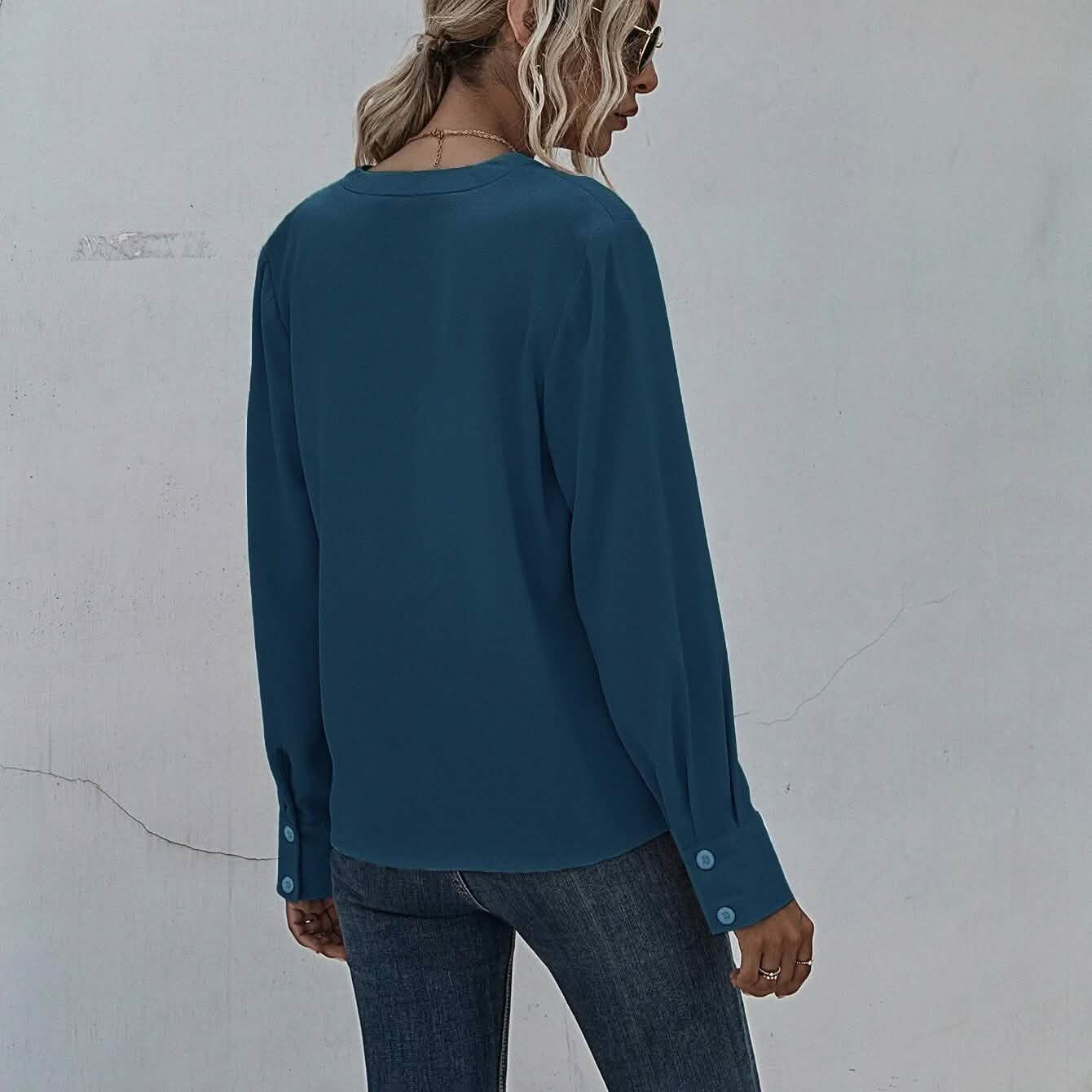Bluse mit Kerbenhals und plissierter Verzierung