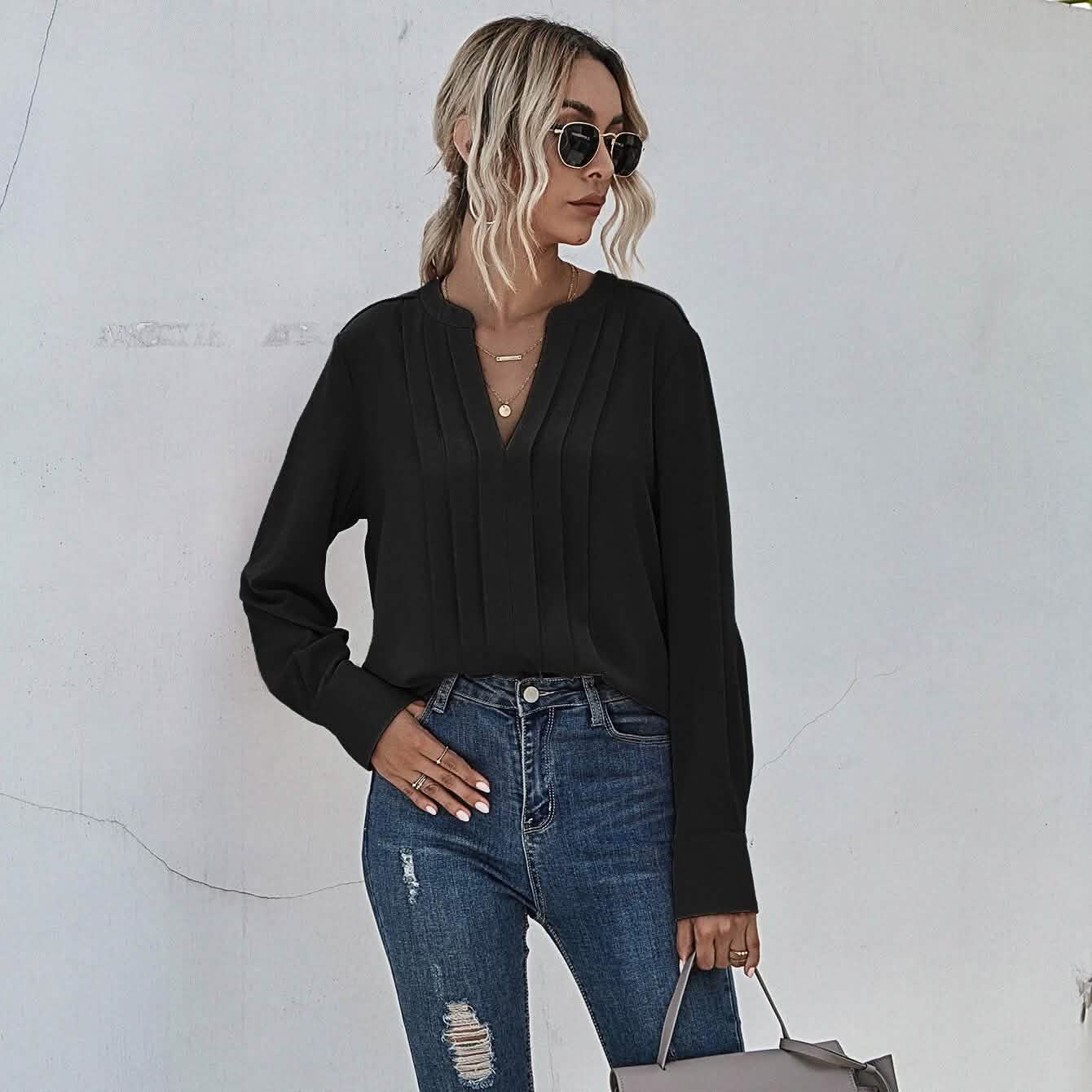 Bluse mit Kerbenhals und plissierter Verzierung