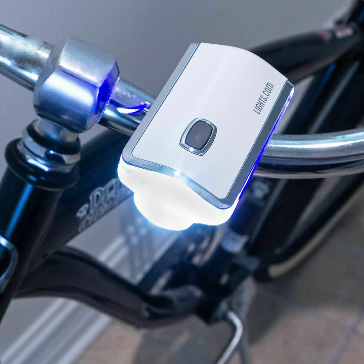 Prospect Park Kompakte, superhelle LED-Fahrradlampe mit blauen Seitenwarnlichtern