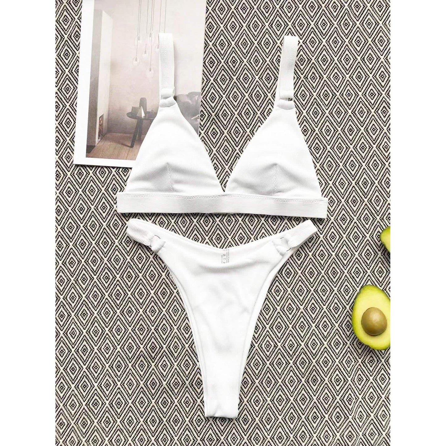 Bikinioberteil mit Rippenring und hoch geschnittene Bikinihose