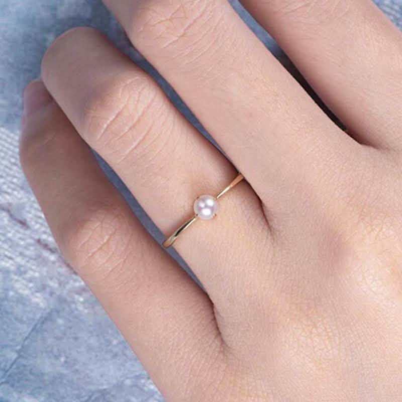 Einfacher zierlicher Perlenring aus 18 Karat Gold