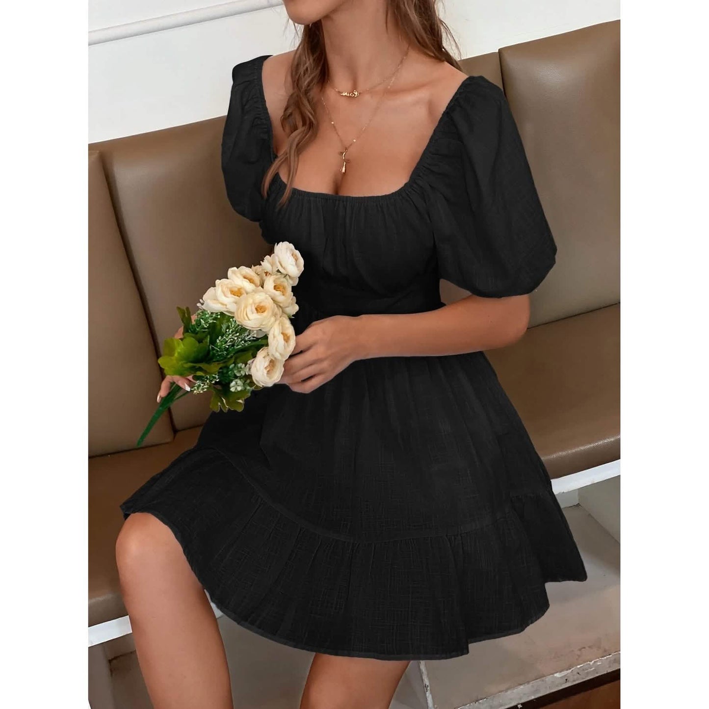 Kleid mit gebundenem Rückenausschnitt und Volant-Saum