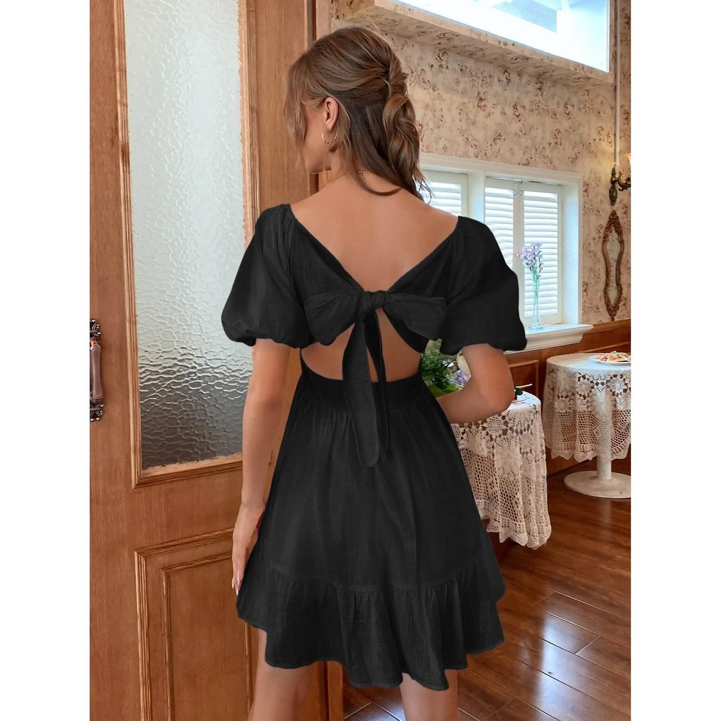 Kleid mit gebundenem Rückenausschnitt und Volant-Saum