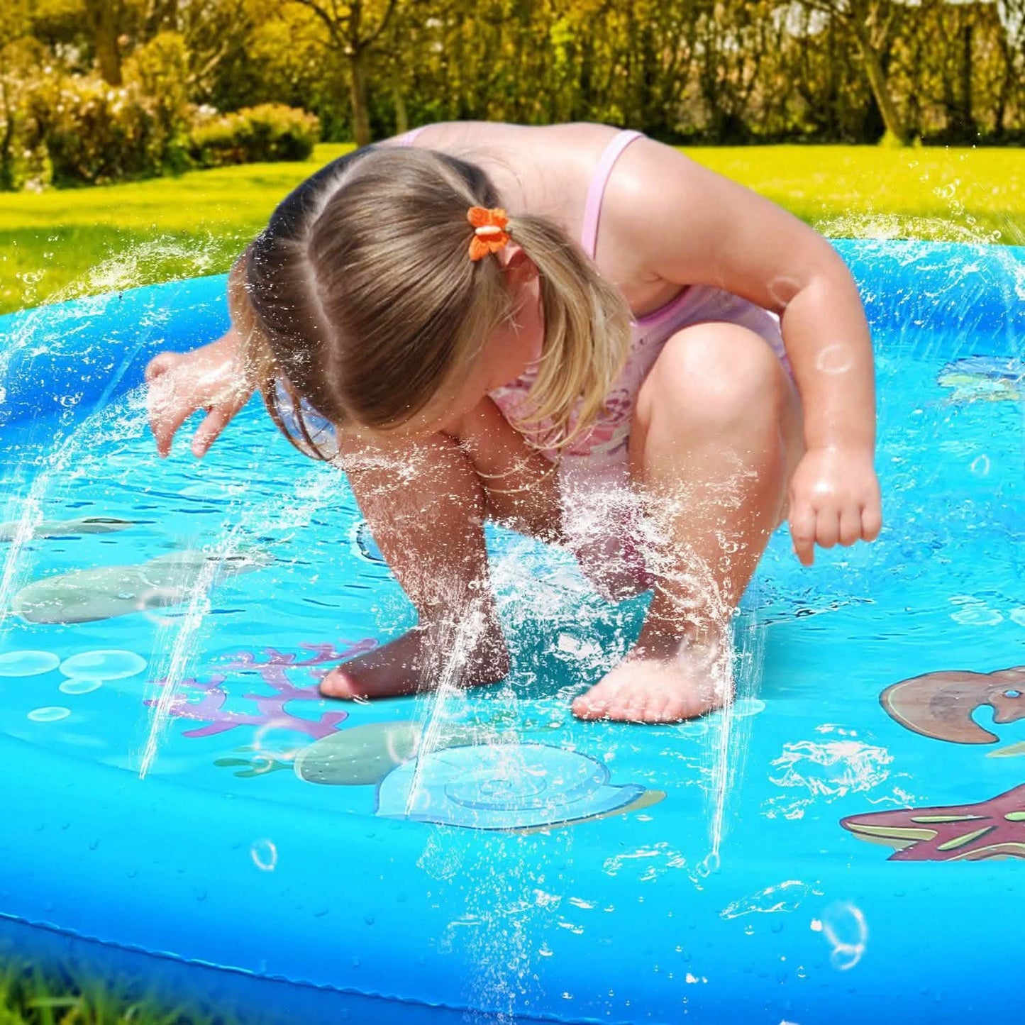 Rasensprenger und Wasserspielplatz für Kinder