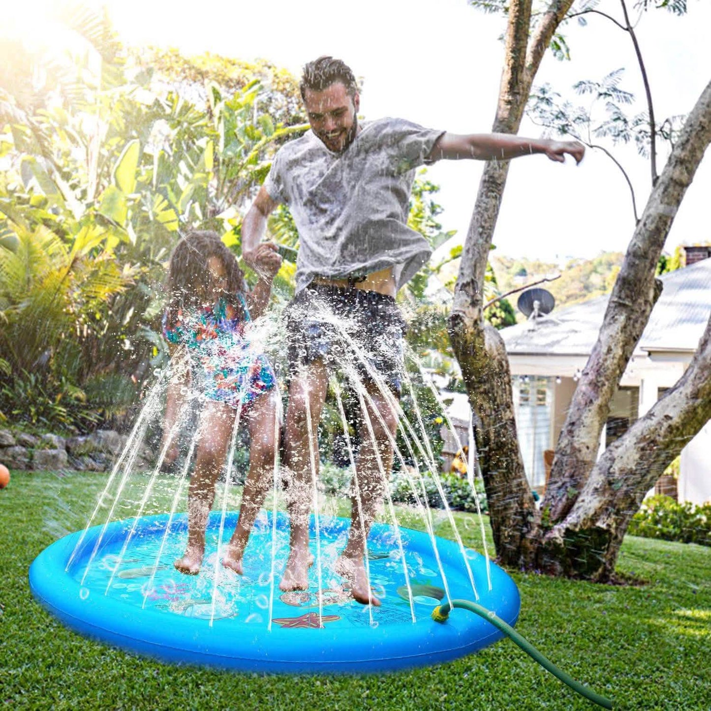 Rasensprenger und Wasserspielplatz für Kinder