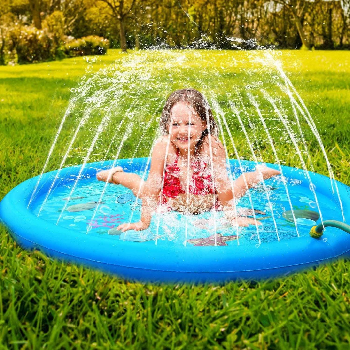 Rasensprenger und Wasserspielplatz für Kinder