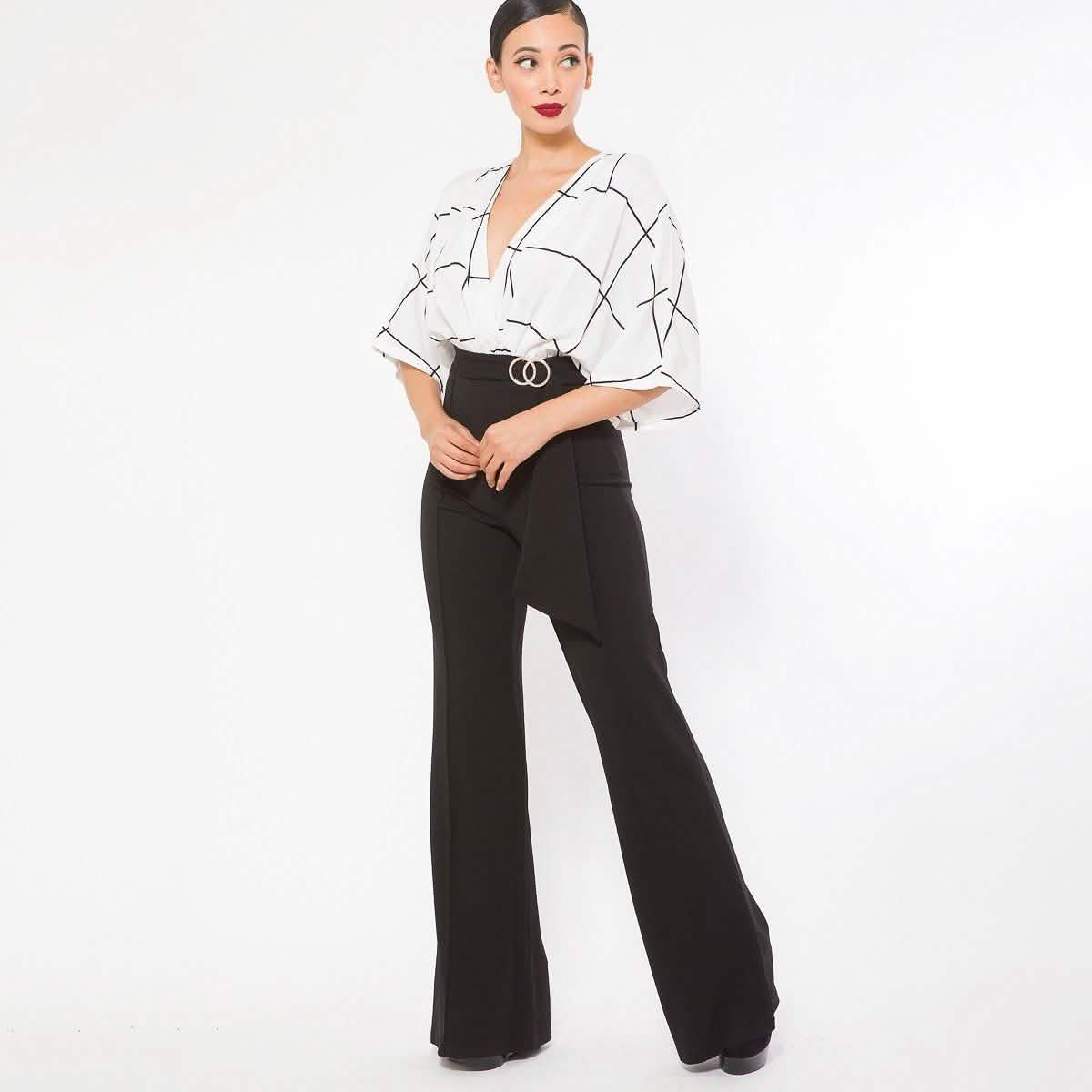 Quadratischer Druck Gewebtes Oberteil Detaillierter Mode-Jumpsuit