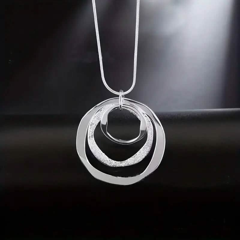 Halskette mit drei Ringen und Anhänger