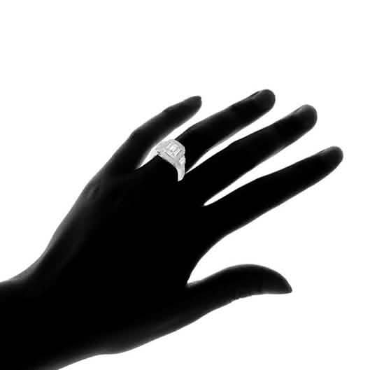 Dreistein-Ring mit smaragdgeschliffenem Zirkonia in 18 Karat Weißgold – Größe: 9