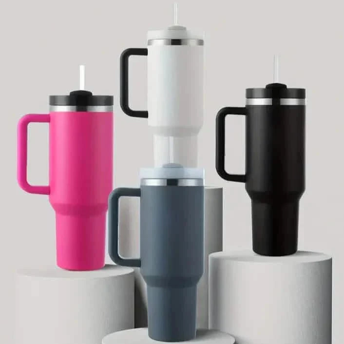 Becher mit Henkel und Strohhalmdeckel, auslaufsicherer Reisekaffeebecher 40oz