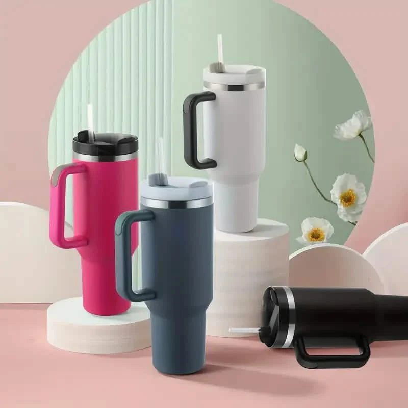 Becher mit Henkel und Strohhalmdeckel, auslaufsicherer Reisekaffeebecher 40oz